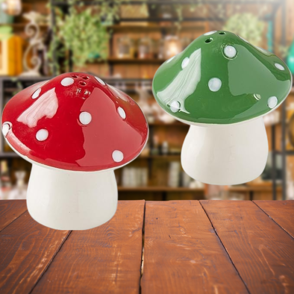 mushroom-themed-salt-and-pepper-shakers